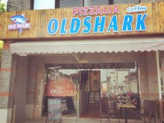 老鲨鱼披萨店